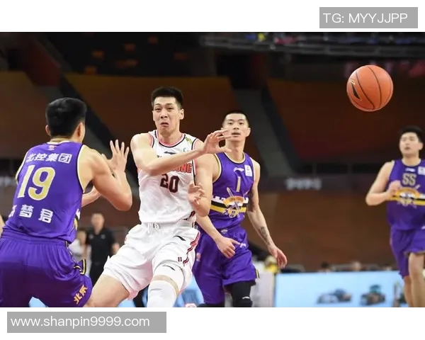 任骏飞领衔球队奋战新赛季展现篮球才华与团队精神的双重魅力